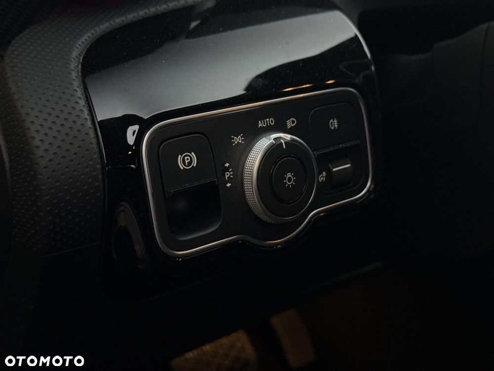 Mercedes-Benz CLA 180 Progressive 7G-DCT - 24