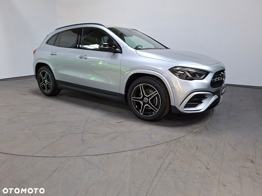 Mercedes-Benz GLA - 17