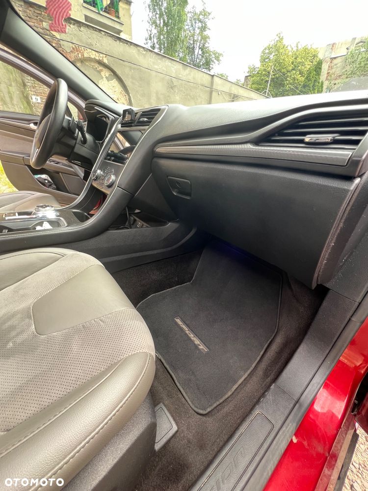 Ford Fusion - 23