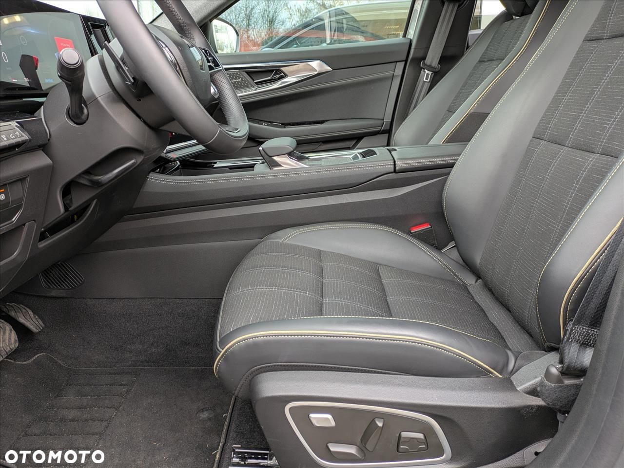 Renault Austral 1.3 TCe mHEV Iconic - 10