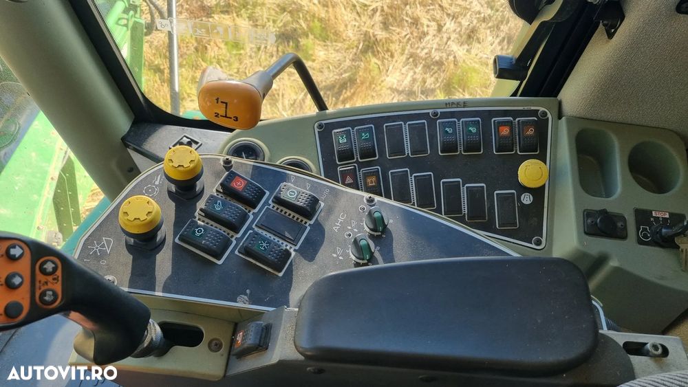 John Deere W440 - 14