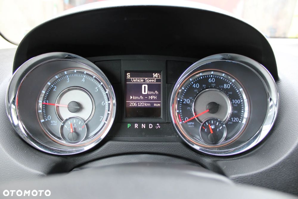 Chrysler Town & Country 3.6 Limited - 17