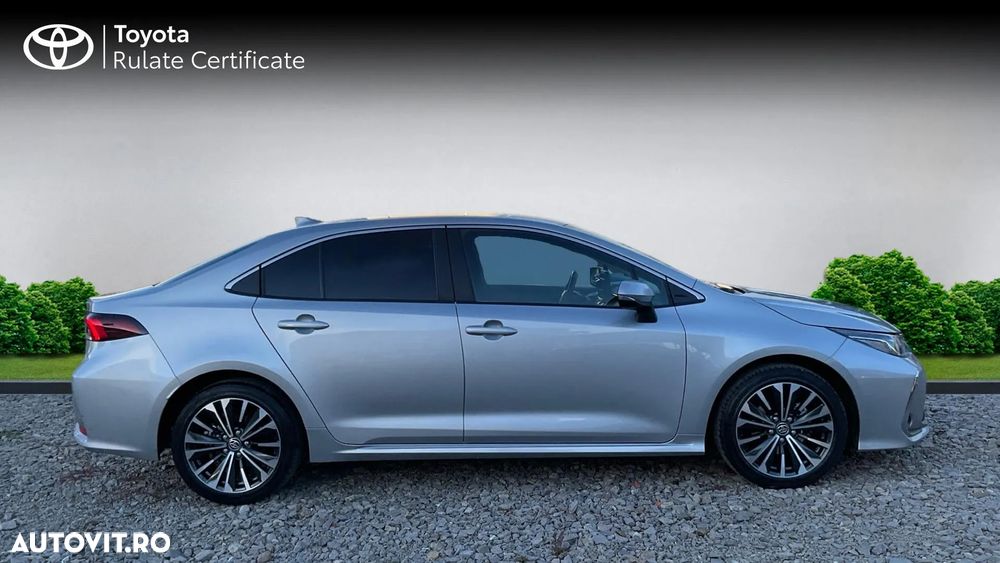 Toyota Corolla Sedan 1.8 HSD Dynamic - 17