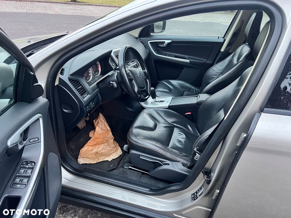 Volvo XC 60 2.0T Powershift RDesign - 14