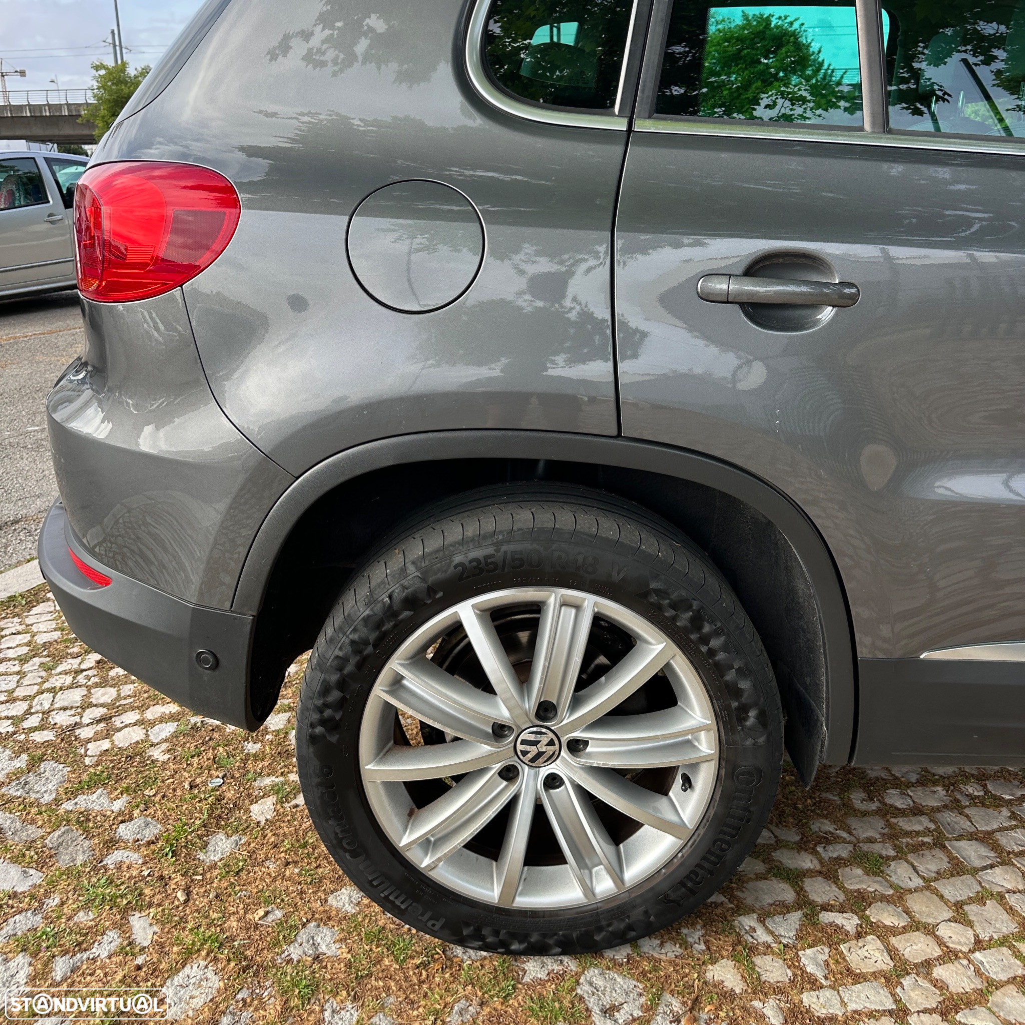 VW Tiguan 2.0 TDi Sport BlueMotion 4Motion DSG - 8
