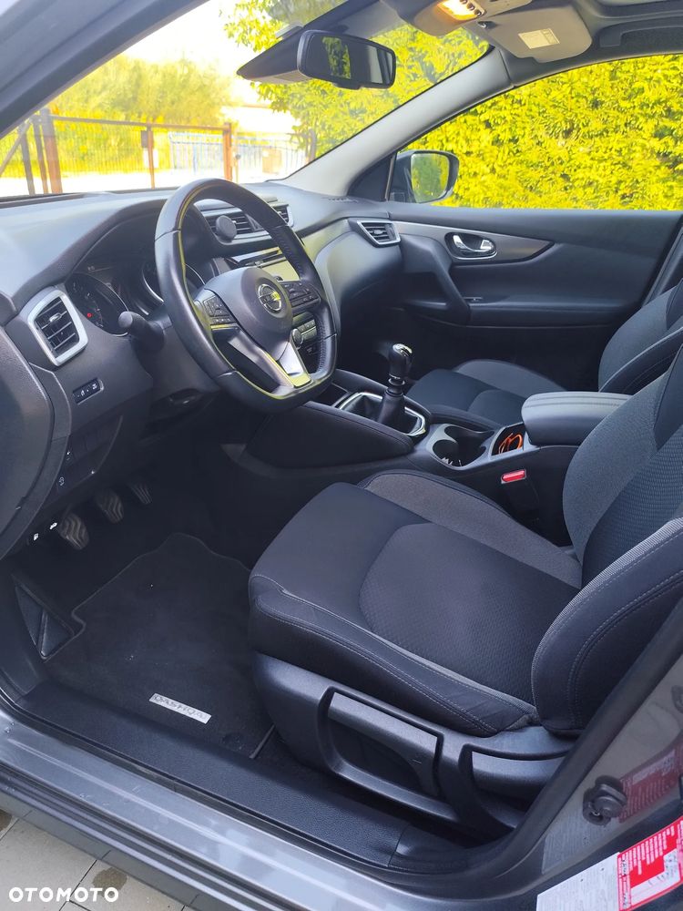 Nissan Qashqai 1.3 DIG-T N-Connecta EU6d - 19