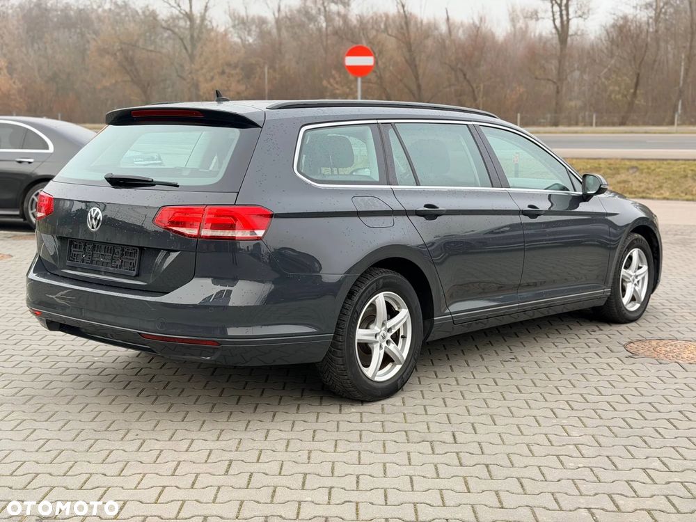 Volkswagen Passat - 8