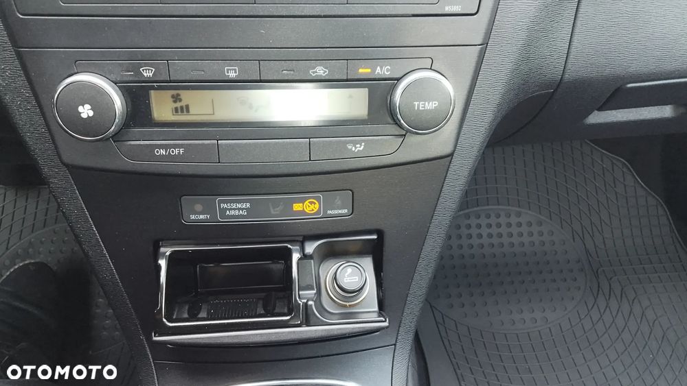 Toyota Avensis 1.8 Luna - 20