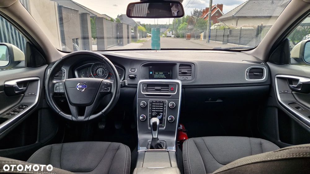 Volvo V60 D4 Drive-E Momentum - 4