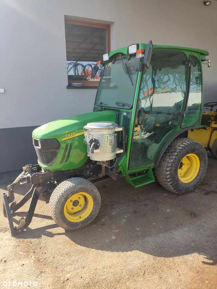 John Deere 2320 - 1