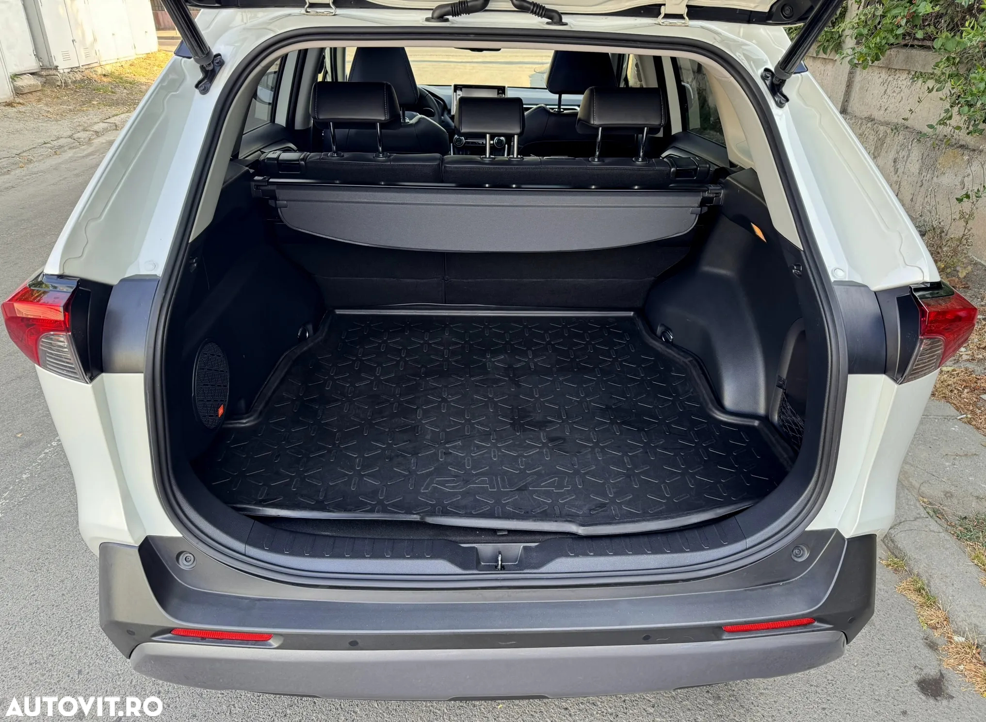 Toyota RAV4 2.5 Hybrid VVT-iE 4x4 Luxury - 18