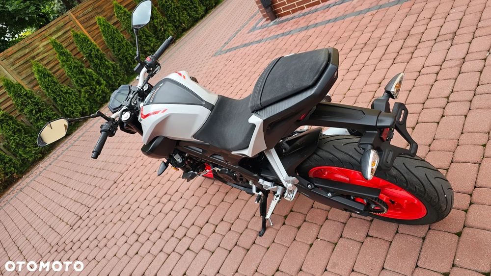 Yamaha MT - 30