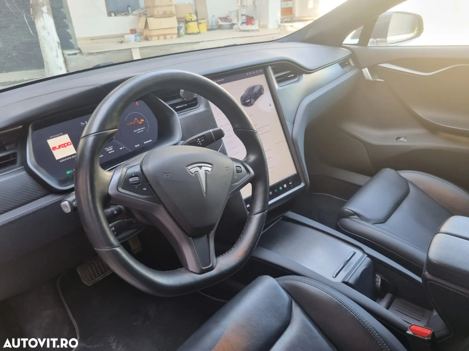 Tesla Model S - 8