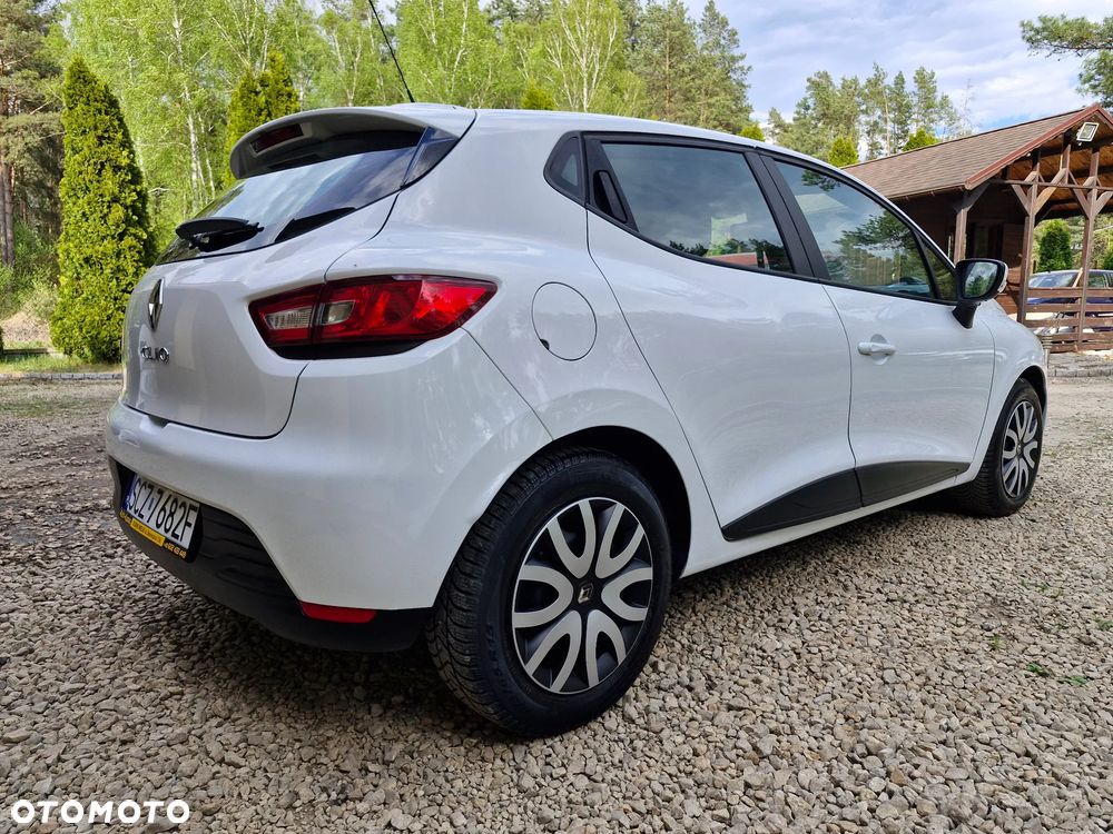 Renault Clio 1.2 16V 75 Life - 17