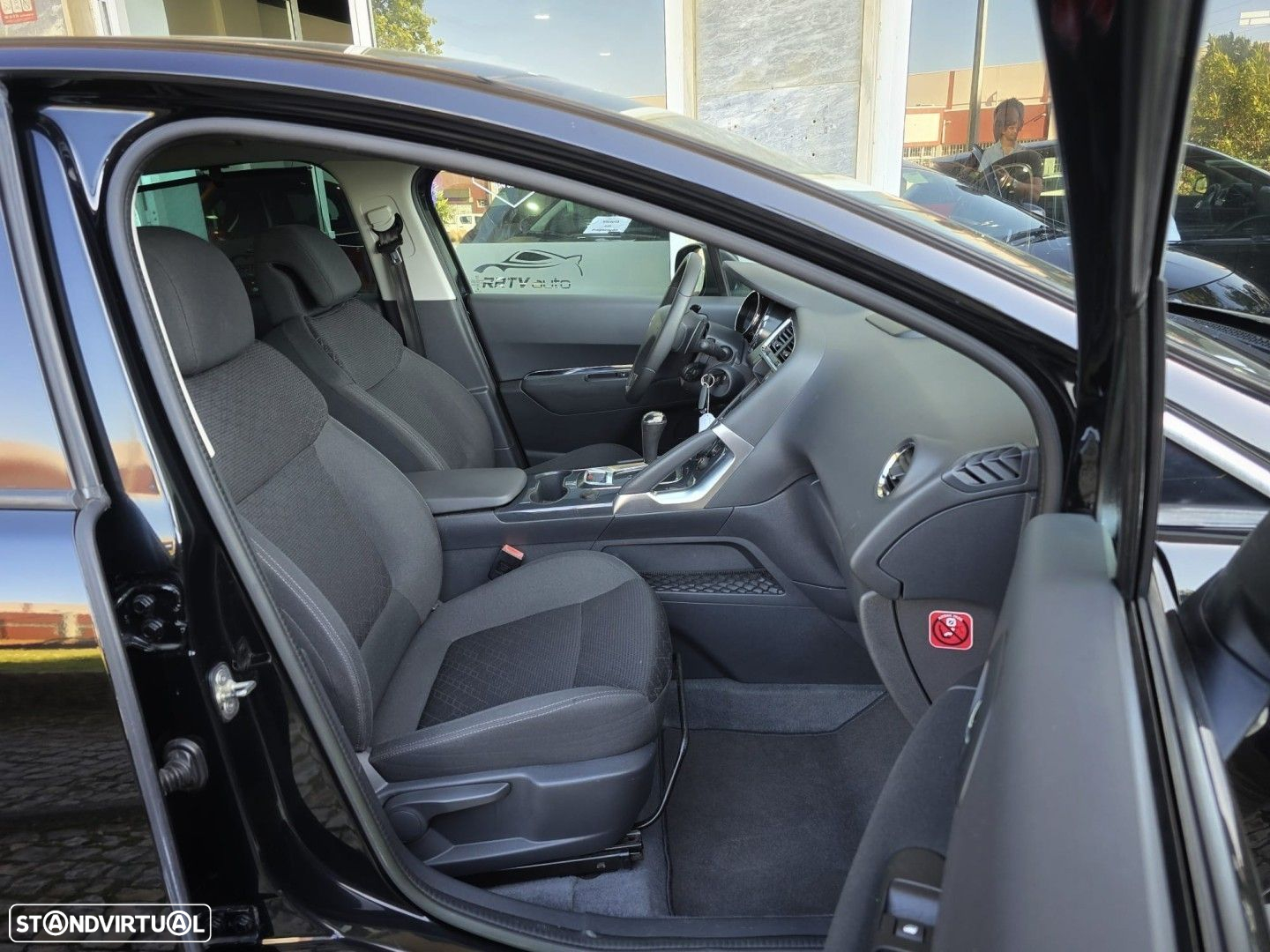 Peugeot 3008 1.6 e-HDi SE Style 2-Tronic - 17