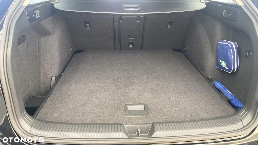 Volkswagen Golf 2.0 TDI Life - 12