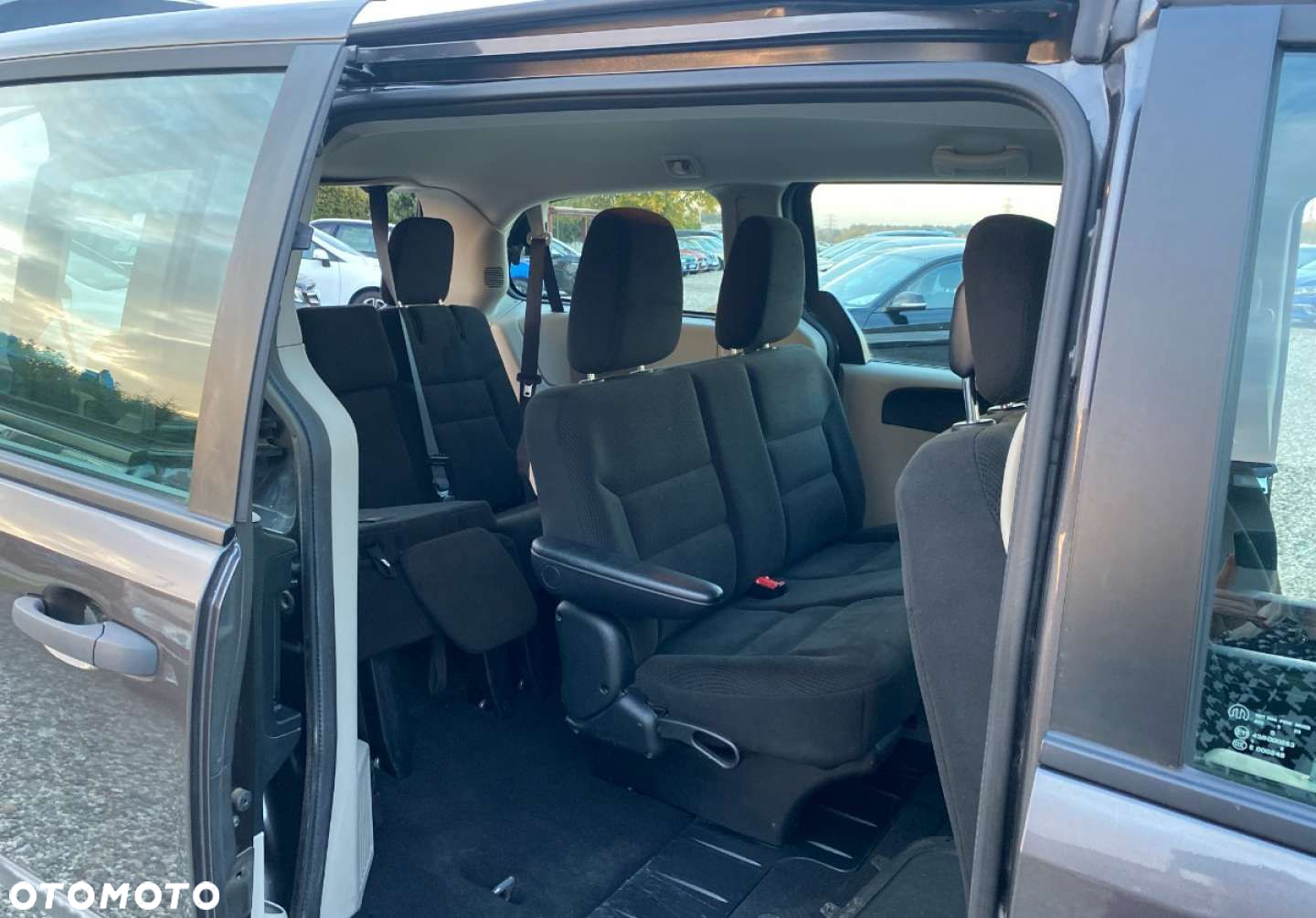 Dodge Grand Caravan - 12