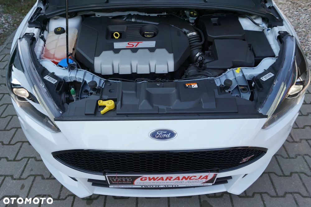 Ford Focus Turnier 2.0 EcoBoost ST mit Leder-Sport-Paket - 32