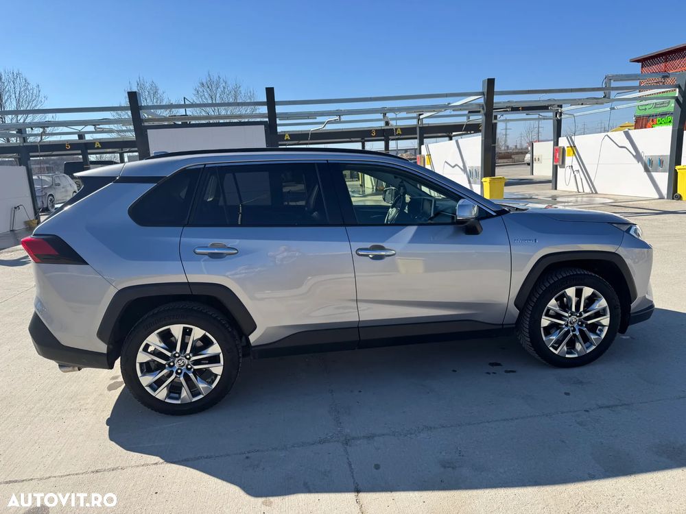 Toyota RAV4 - 8