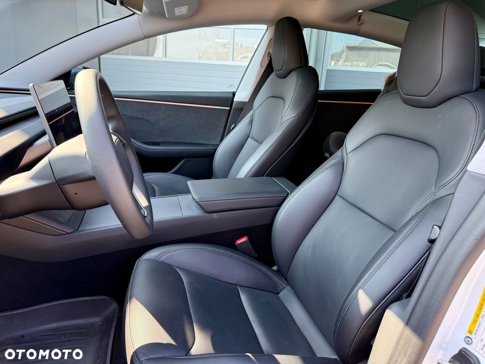 Tesla Model 3 - 9