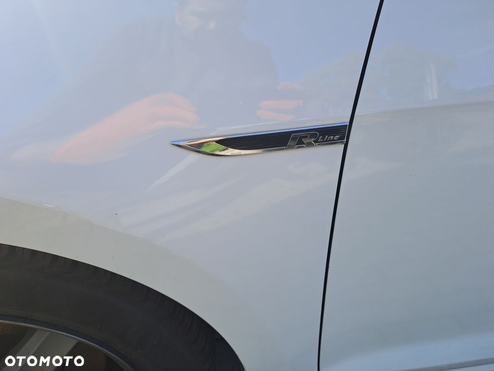 Volkswagen Golf 1.5 eTSI OPF DSG R-Line - 8