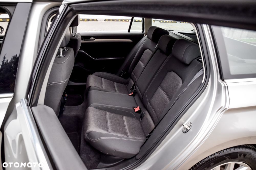 Volkswagen Passat 1.6 TDI (BlueMotion Technology) Comfortline - 11