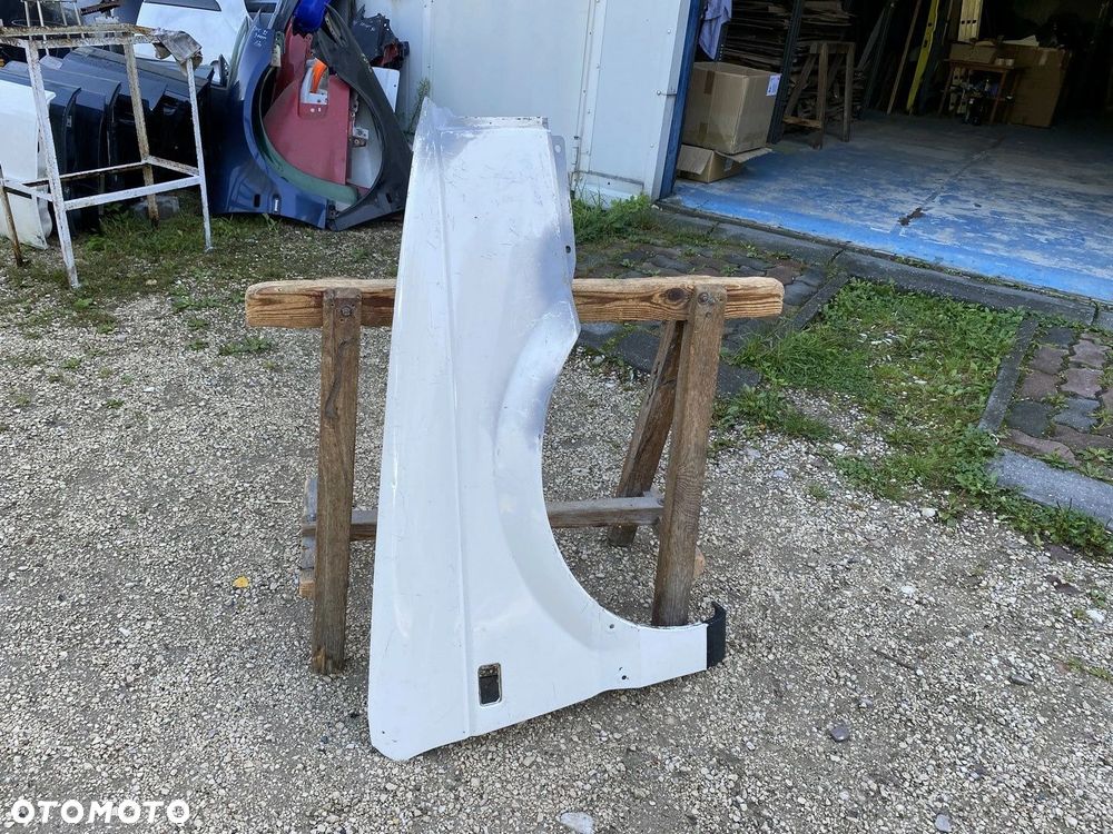 BŁOTNIK PRZEDNI PRAWY VW PASSAT B3 357821106 - 2