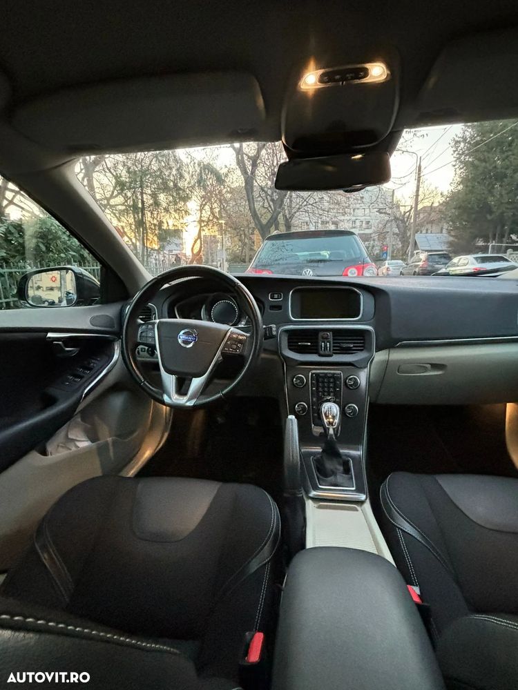 Volvo V40 D3 Momentum - 5