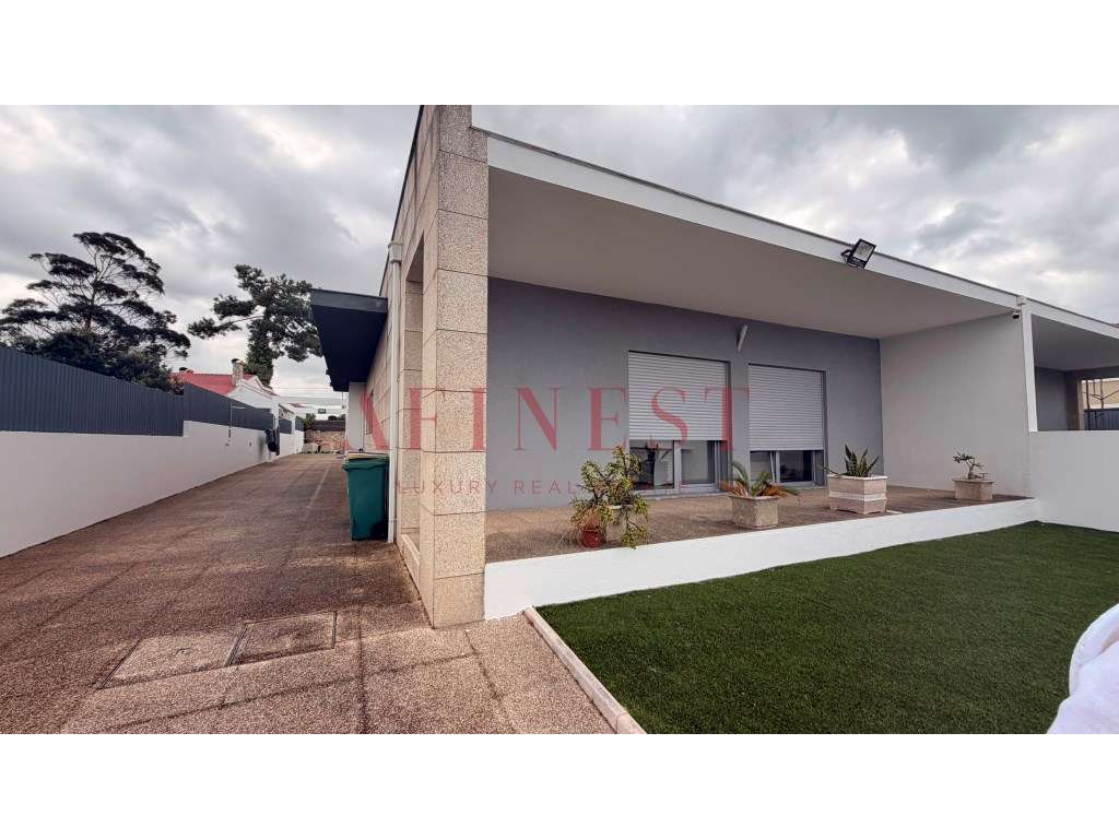 MORADIA T4 COM PISCINA AQUECIDA EM FERNÃO FERRO | 394 m² + LOTE 525... - Grande imagem: 4/5
