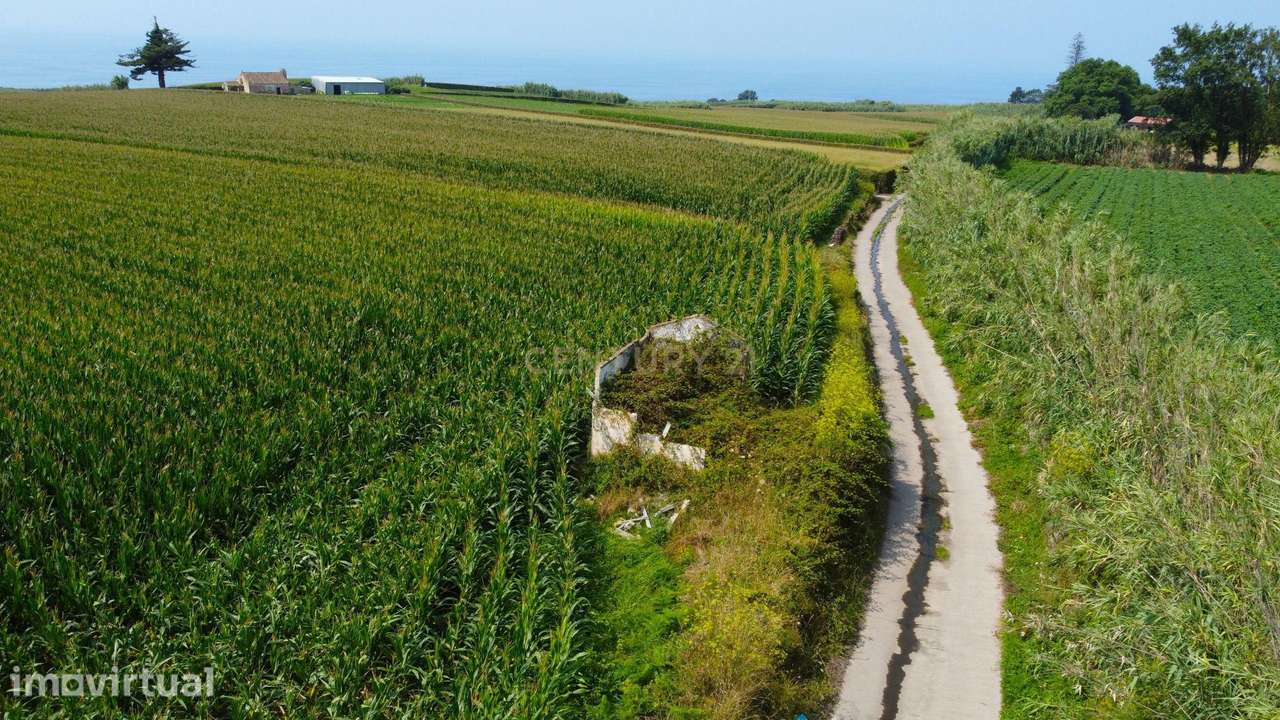 Amplo terreno com 10.620 m² em Água de Pau, Lagoa - Grande imagem: 3/8