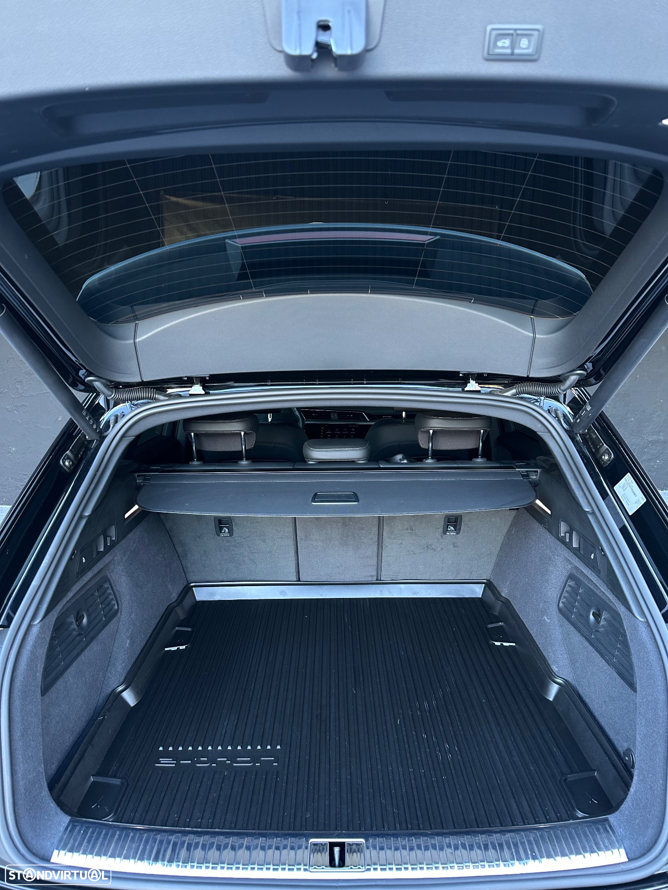 Audi Q8 e-Tron 50 quattro S line - 17