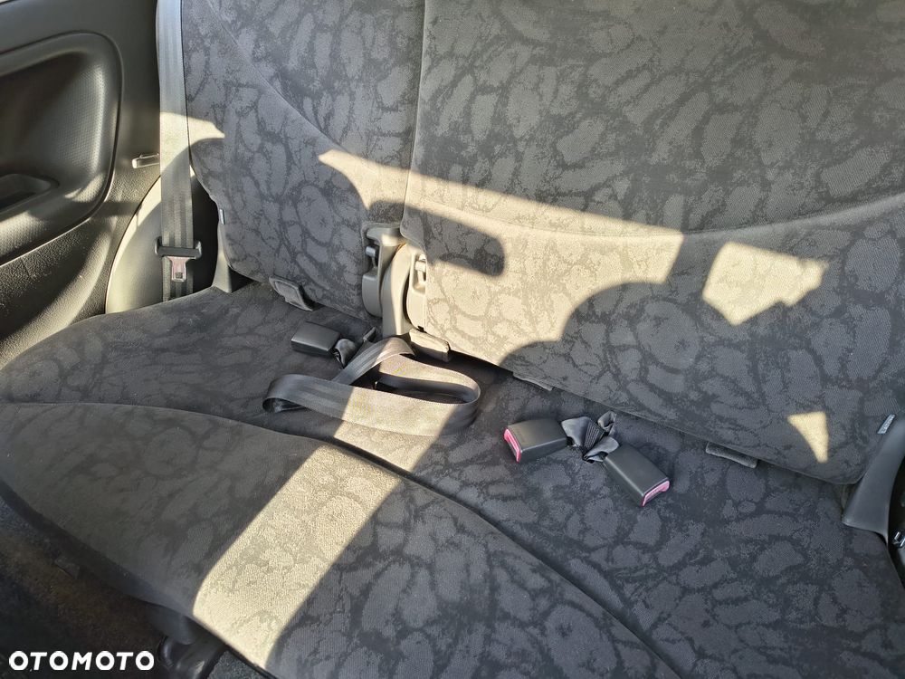 Toyota Yaris 1.0 Base - 4