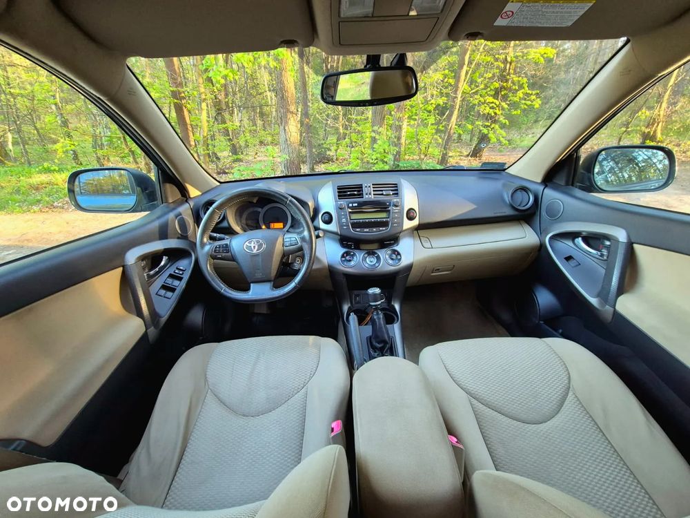 Toyota RAV4 ver-2-2-d--4d-sol - 7