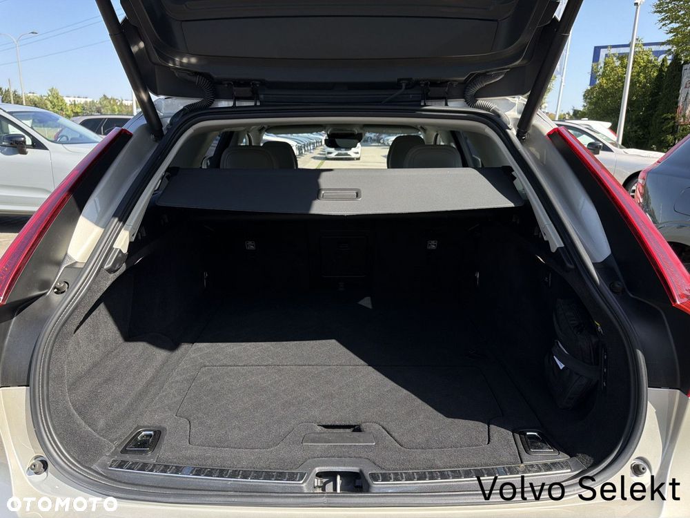 Volvo V90 Cross Country - 29