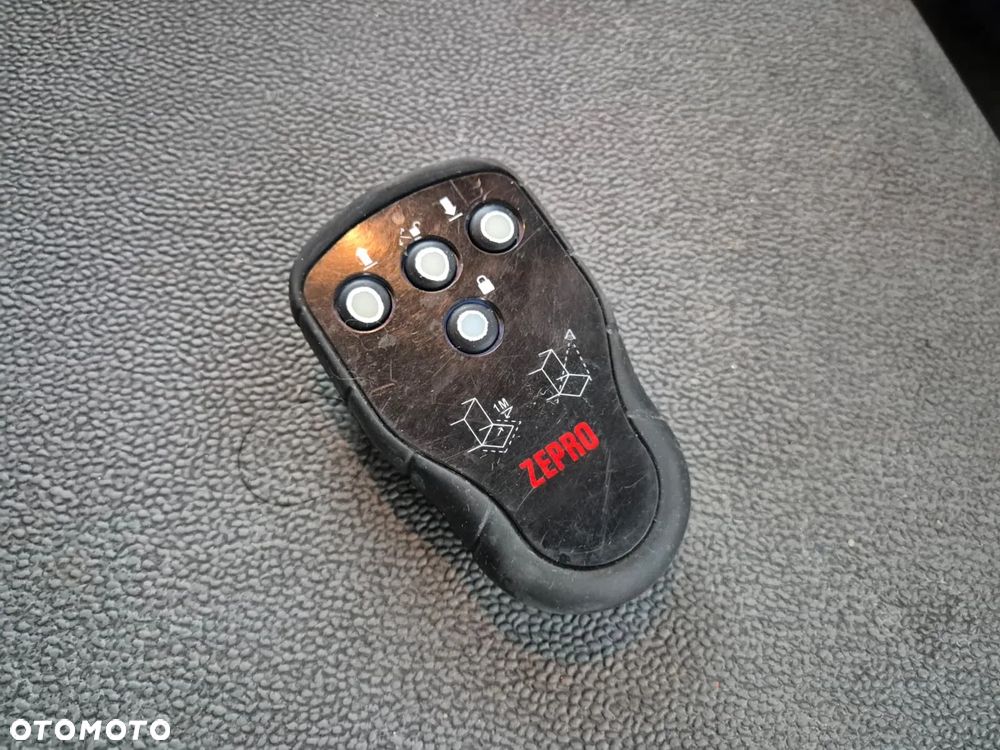 Volvo FL 240 4X2 / 18 EP / CHŁODNIA / SKAB / MITSUBISHI / 2 KOMORY / MOŻLIWOŚĆ USUNIĘCIA ŚCIANEK / 1 WŁ / NIE PICOWANY / OKAZJA! / MODEL 2017 / EURO 6 - 24