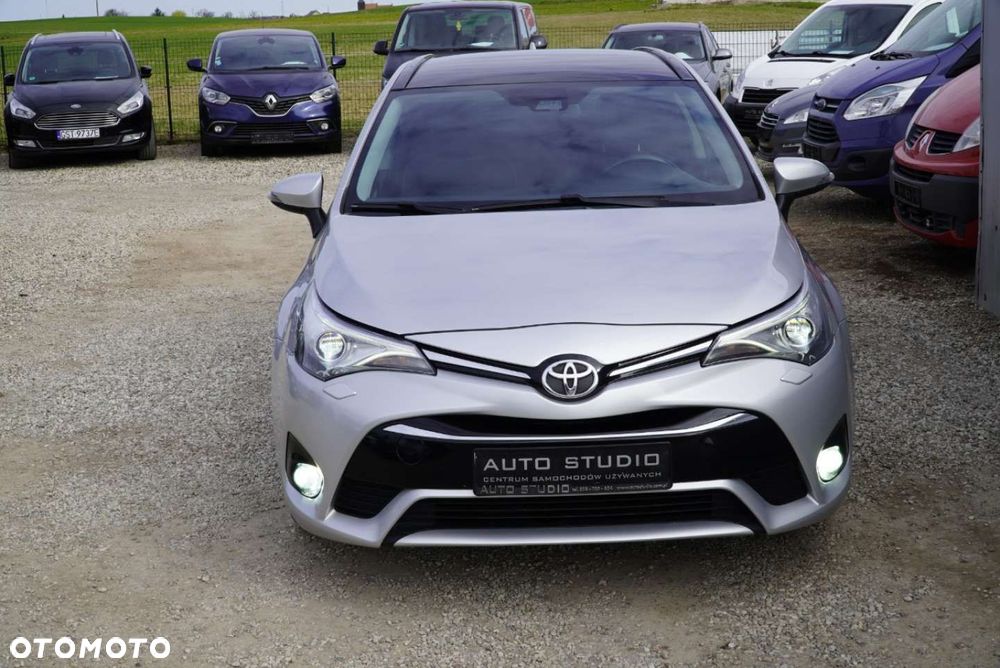 Toyota Avensis 2.0 D-4D Premium - 32