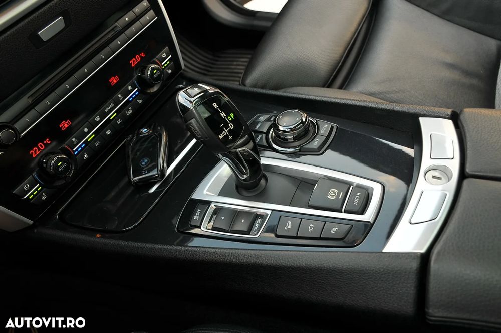 BMW Seria 5 530d xDrive Touring - 13