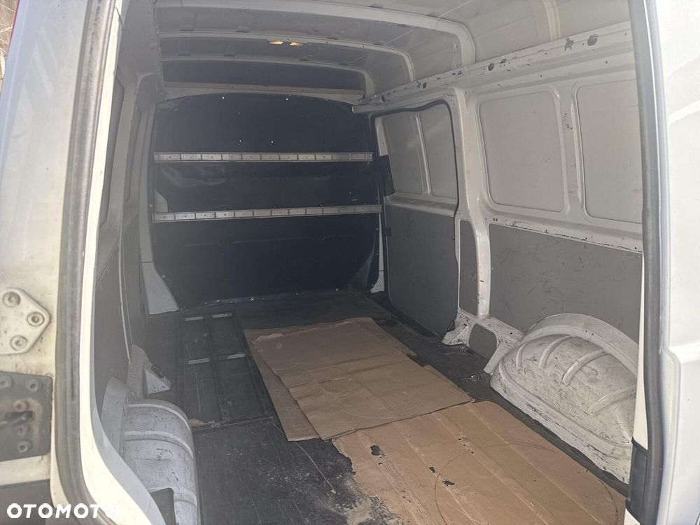 Volkswagen Transporter - 12