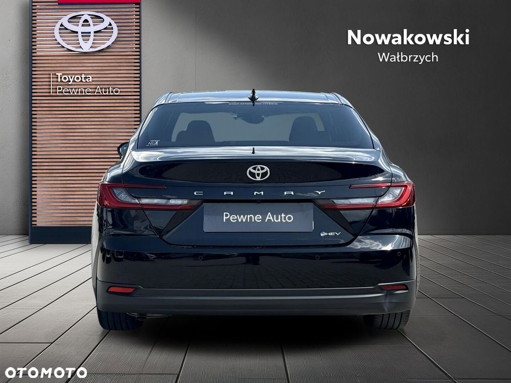 Toyota Camry - 7