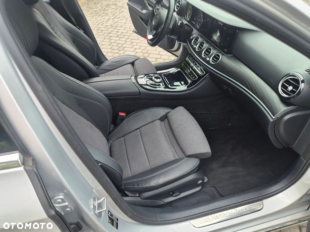 Mercedes-Benz Klasa E 200 4Matic 9G-TRONIC Avantgarde - 14