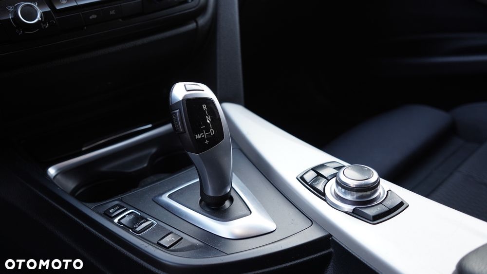 BMW Seria 3 318d - 12
