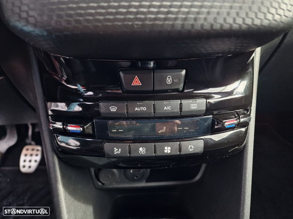 Peugeot 2008 1.2 PureTech GT Line - 24