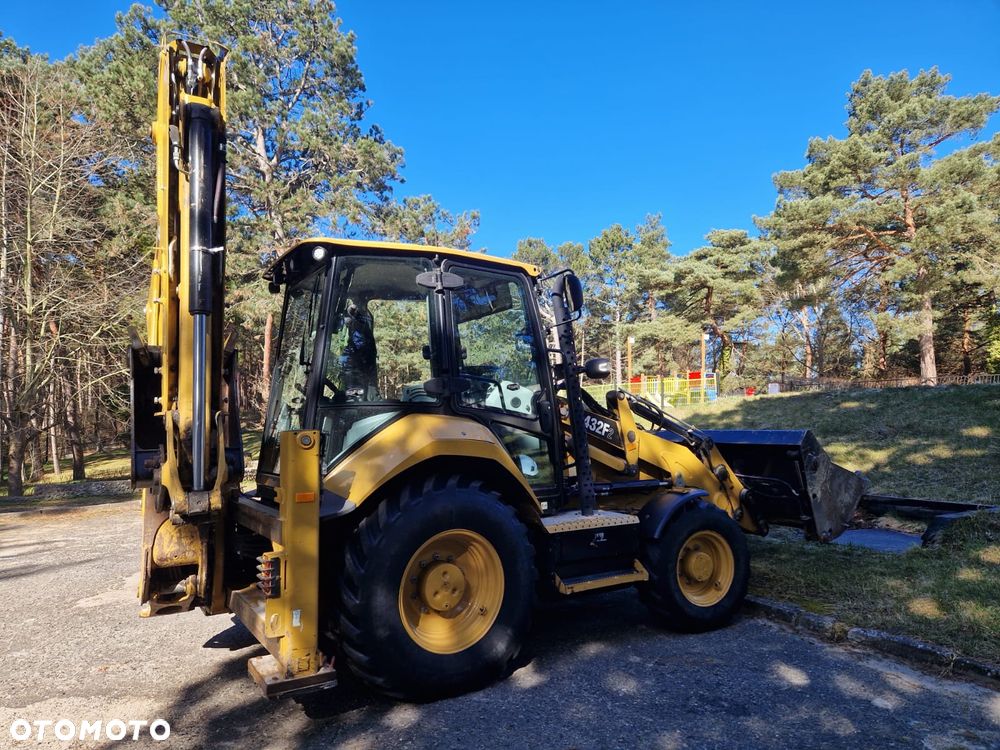 Caterpillar 432F2 - 1
