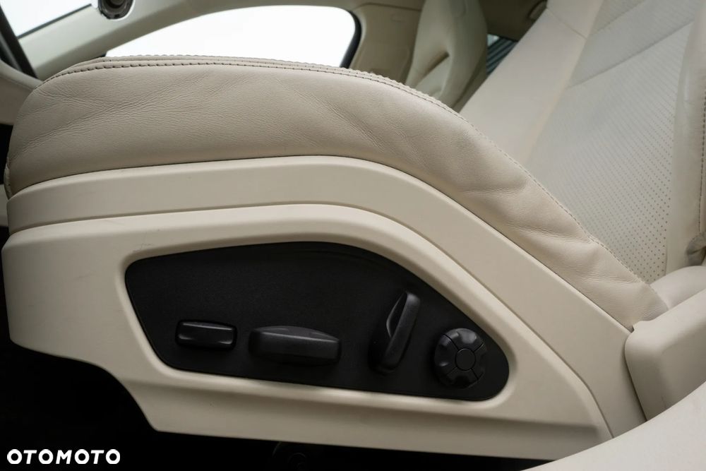 Porsche Panamera 4 Platinum Edition - 17