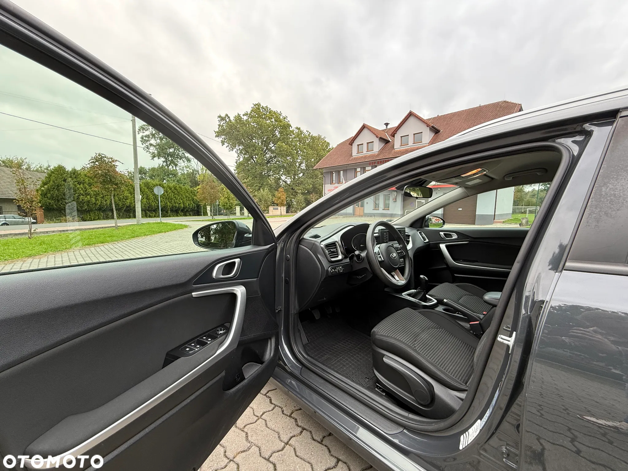 Kia Ceed 1.6 CRDi SCR M - 9