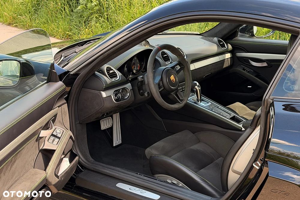 Porsche 718 Cayman GPF GT4 PDK - 23