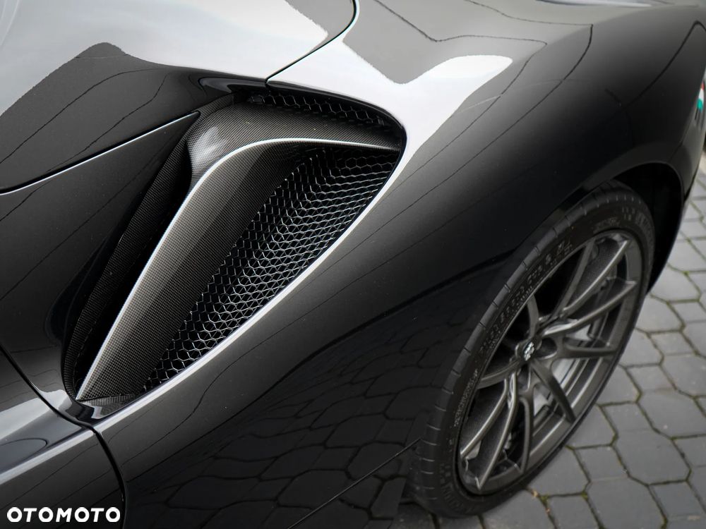 Ferrari SF90 Spider - 11