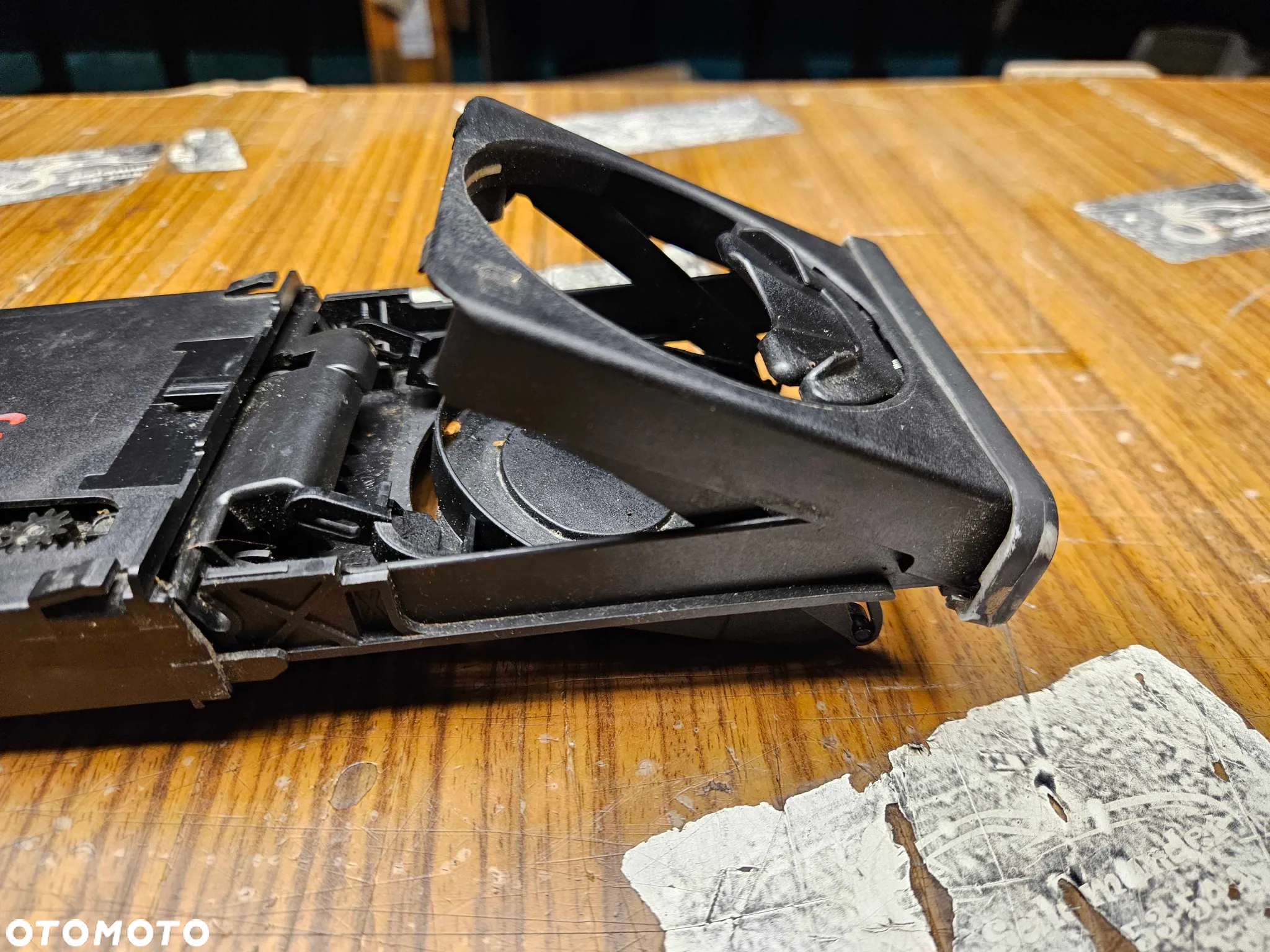Uchwyt na Napoje 8E2862534J Kubek Cupholder Podswietlany UK Angielski Audi A4 B6 B7 - 17