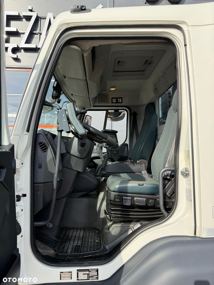 Volvo FL 15.250 Euro 6 // zamiatarka JOHNSTON VT652 //  BUCHER // odkurzacz , polewaczka - 27