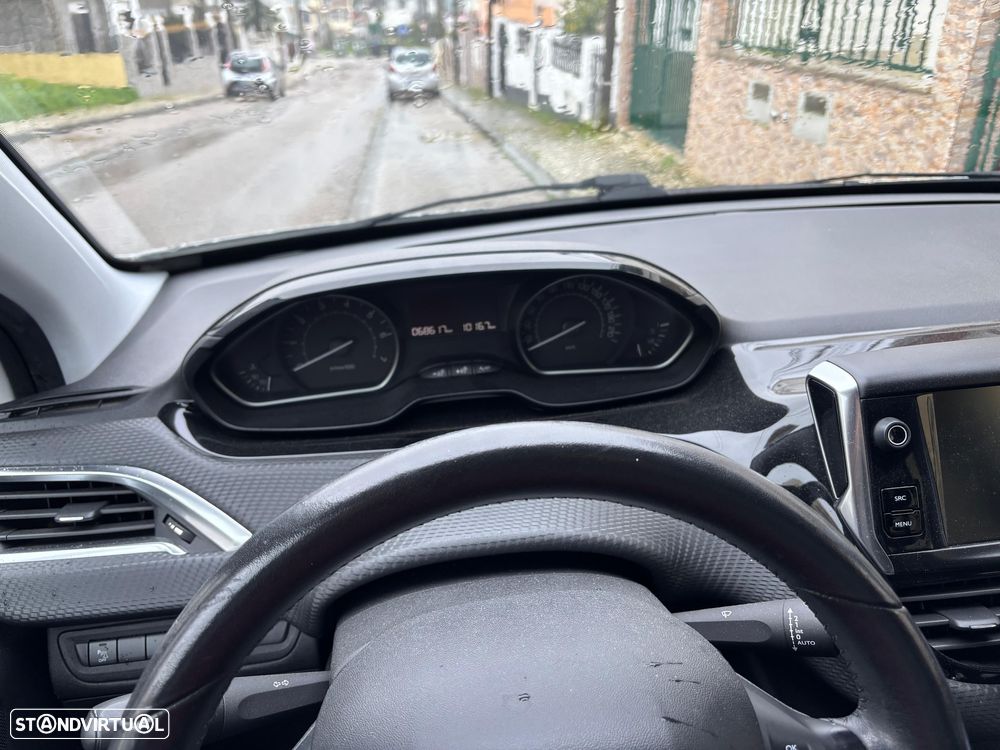 Peugeot 208 1.2 PureTech Style - 6